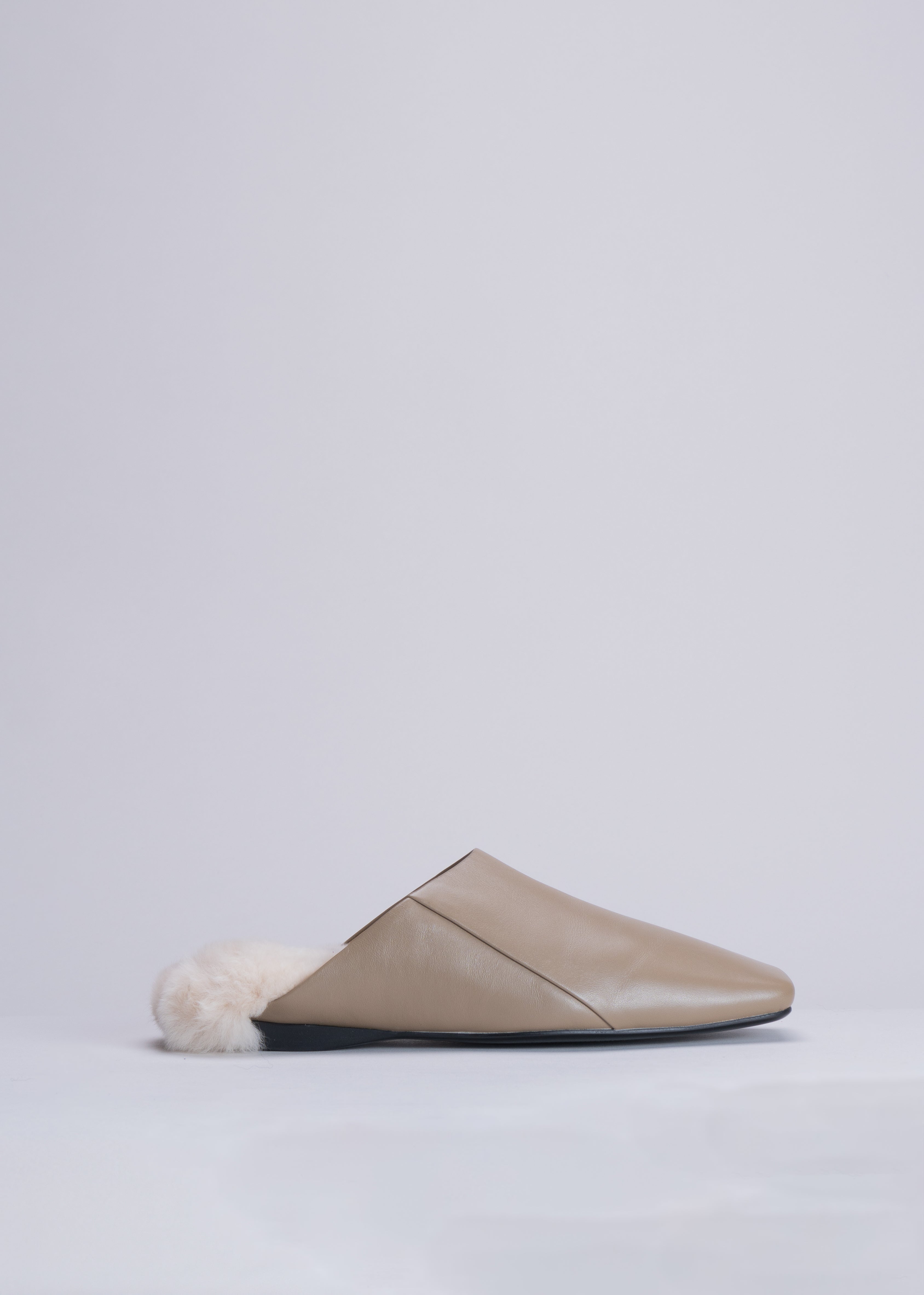 PARIGI - TAUPE SLIPPERS WITH IVORY FUR IN CALF LEATHER