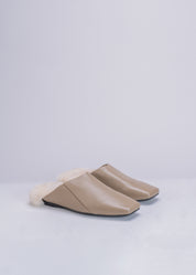 PARIGI - TAUPE SLIPPERS WITH IVORY FUR IN CALF LEATHER