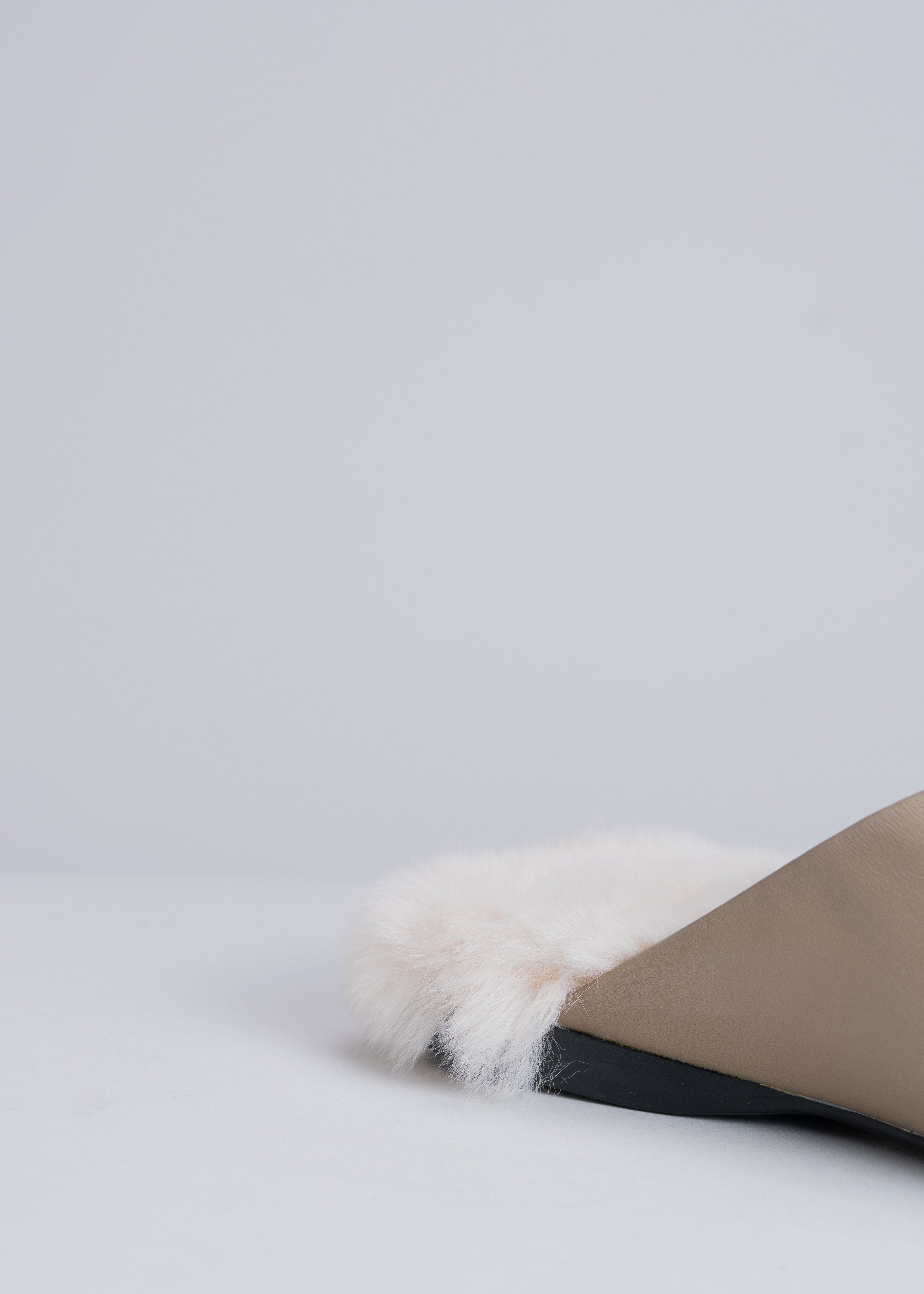 PARIGI - TAUPE SLIPPERS WITH IVORY FUR IN CALF LEATHER
