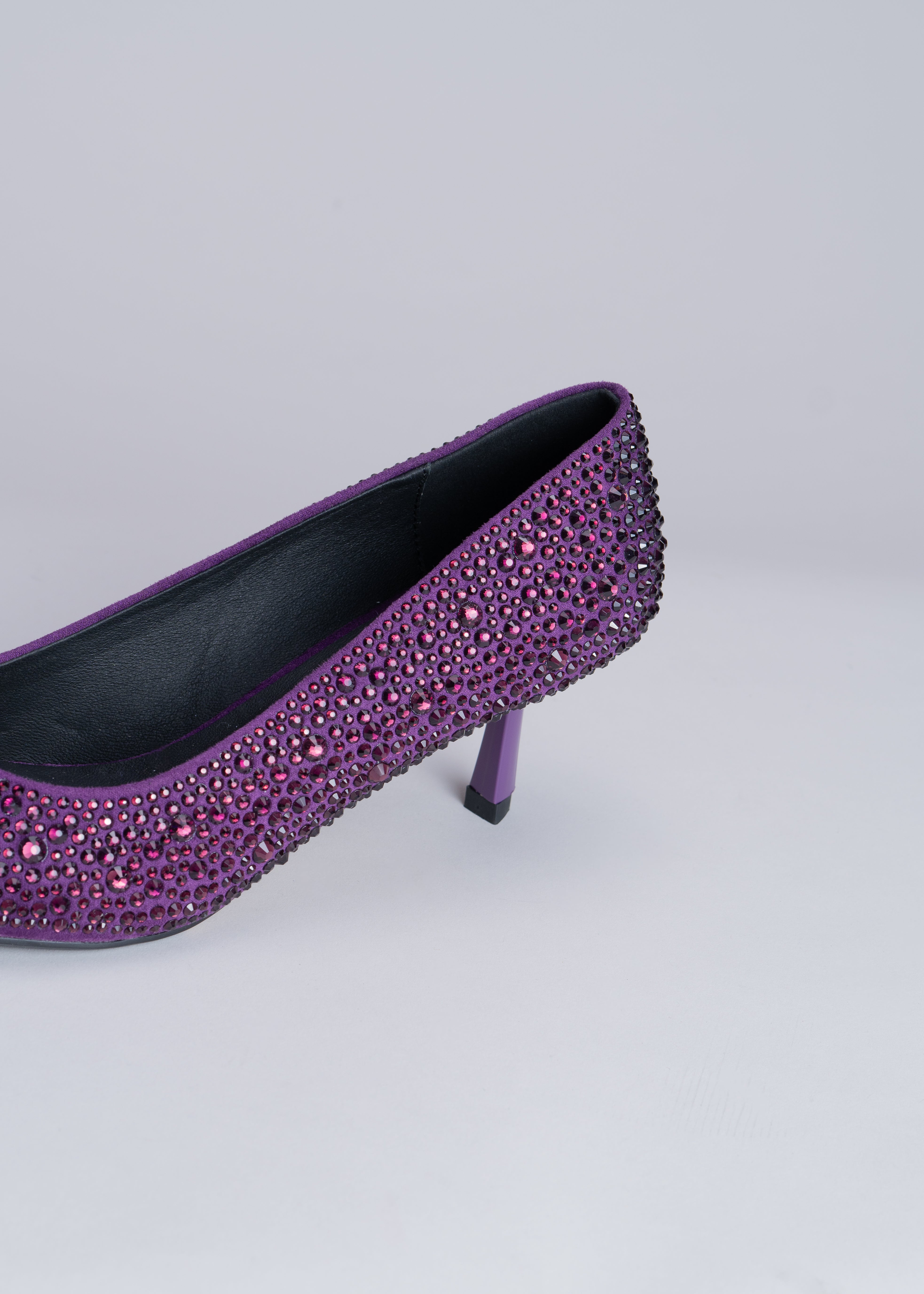 PILAR - PLUM PUMP WITH CRYSTALS