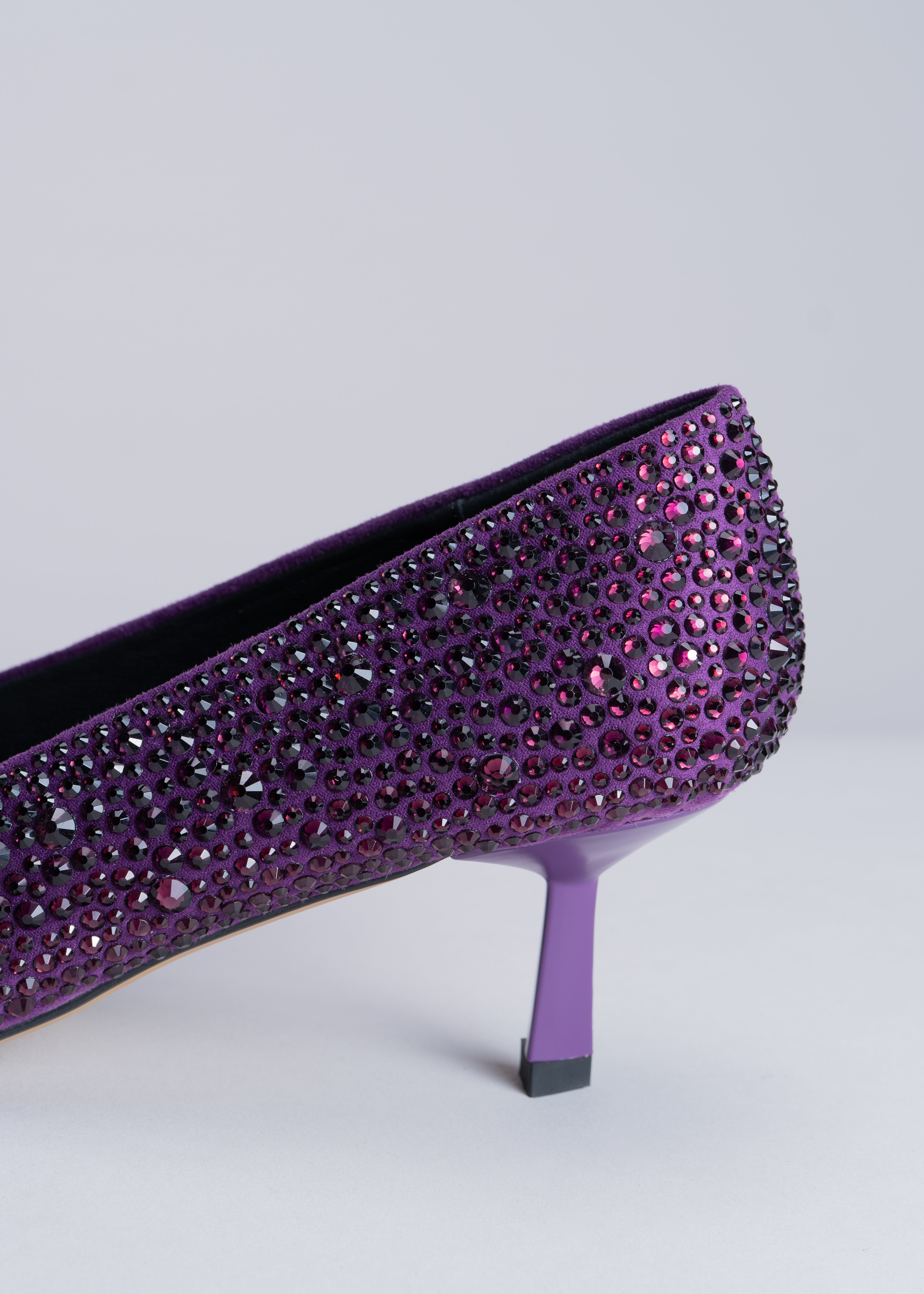 PILAR - PLUM PUMP WITH CRYSTALS
