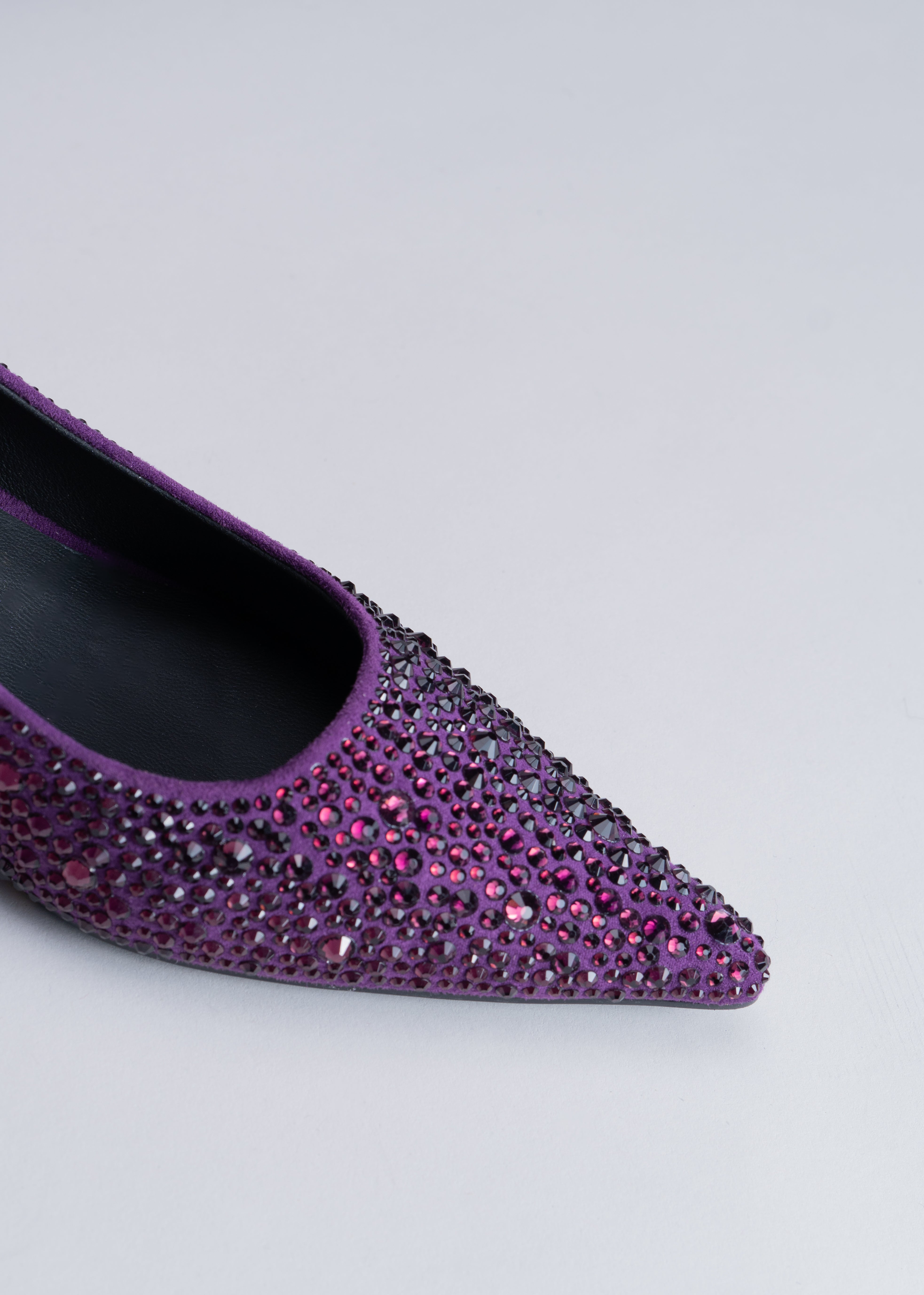 PILAR - PLUM PUMP WITH CRYSTALS
