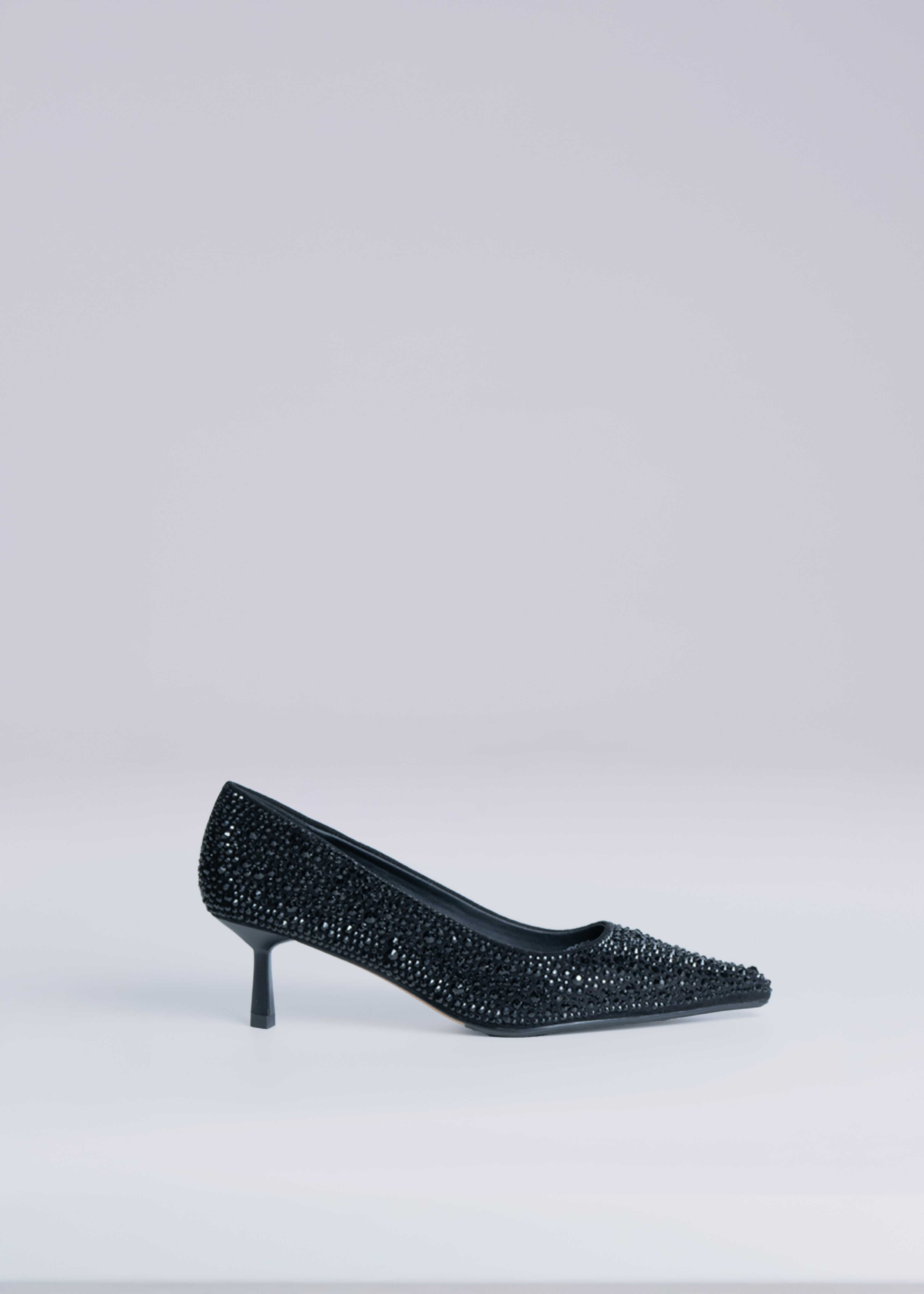 PILAR - BLACK PUMP WITH CRYSTALS