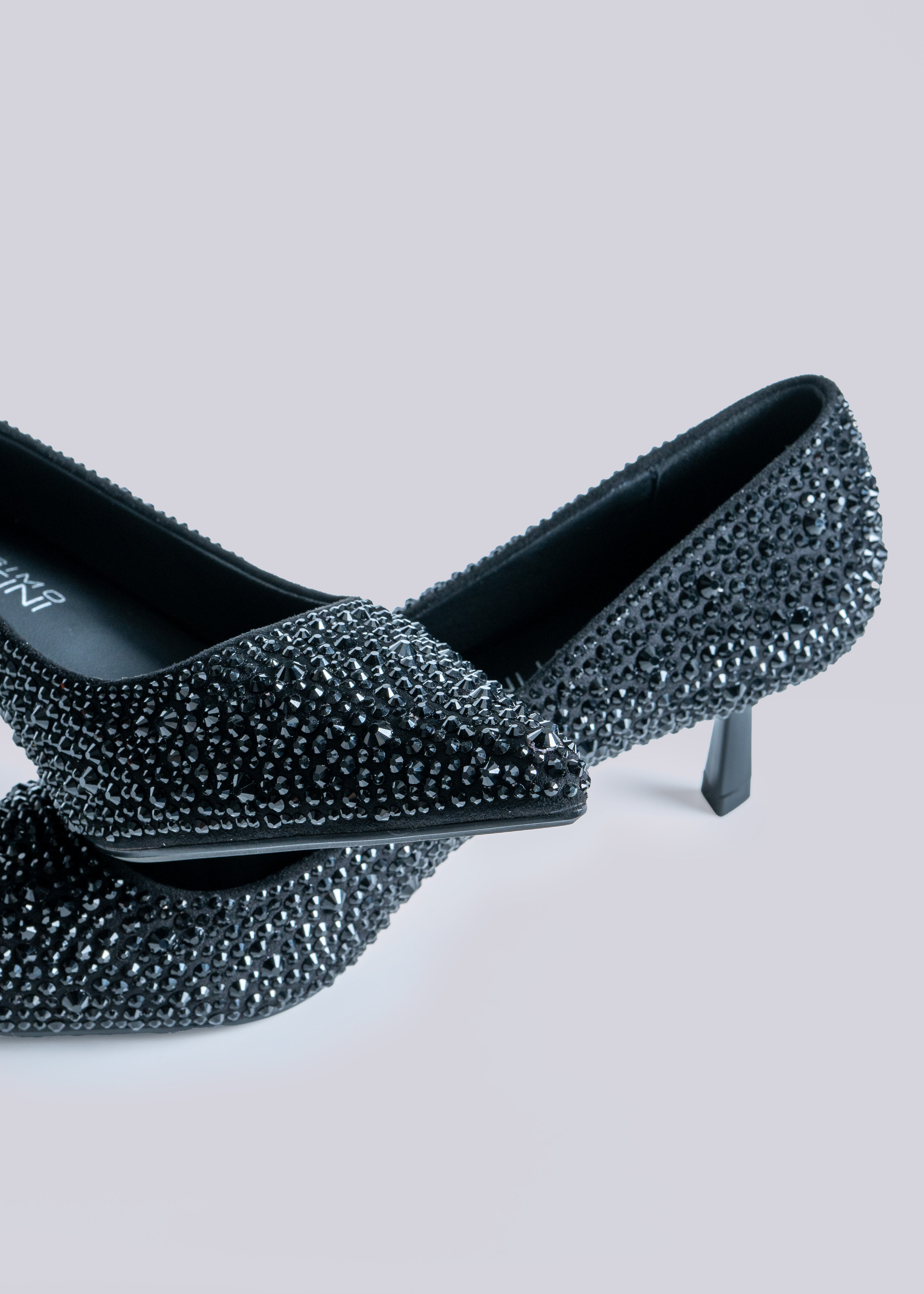 PILAR - BLACK PUMP WITH CRYSTALS