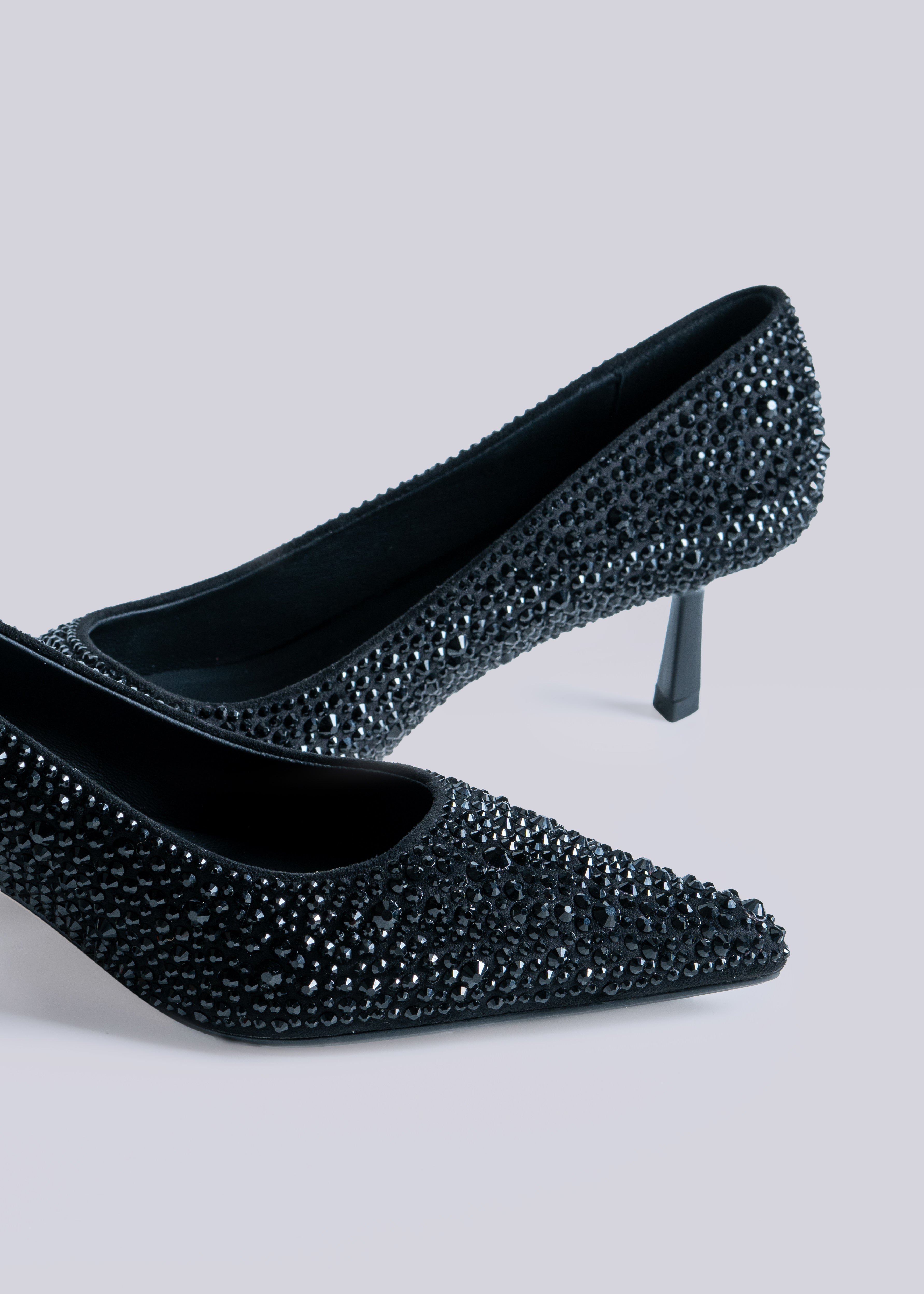 PILAR - BLACK PUMP WITH CRYSTALS