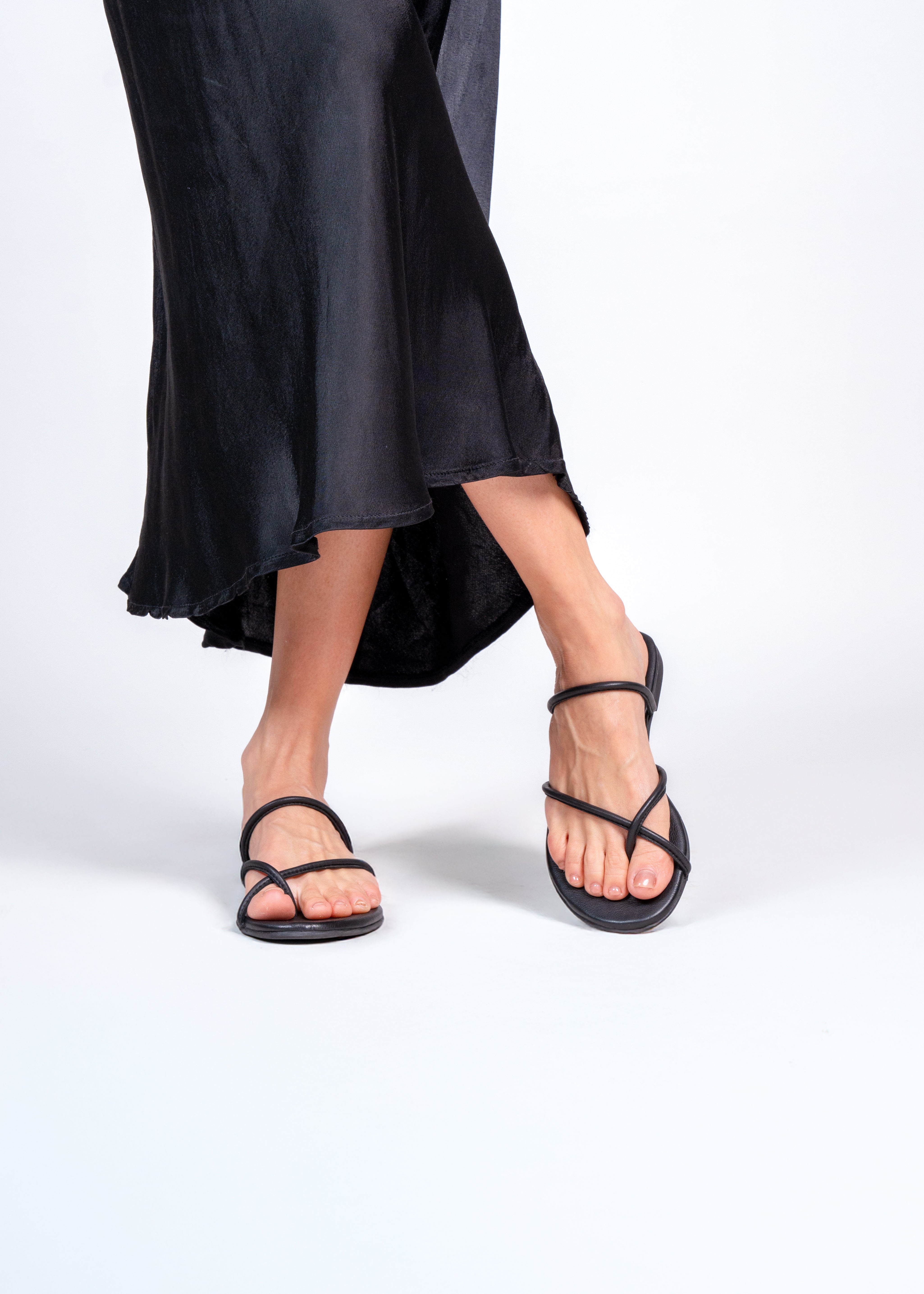 NAAMA - BLACK SLIPPERS