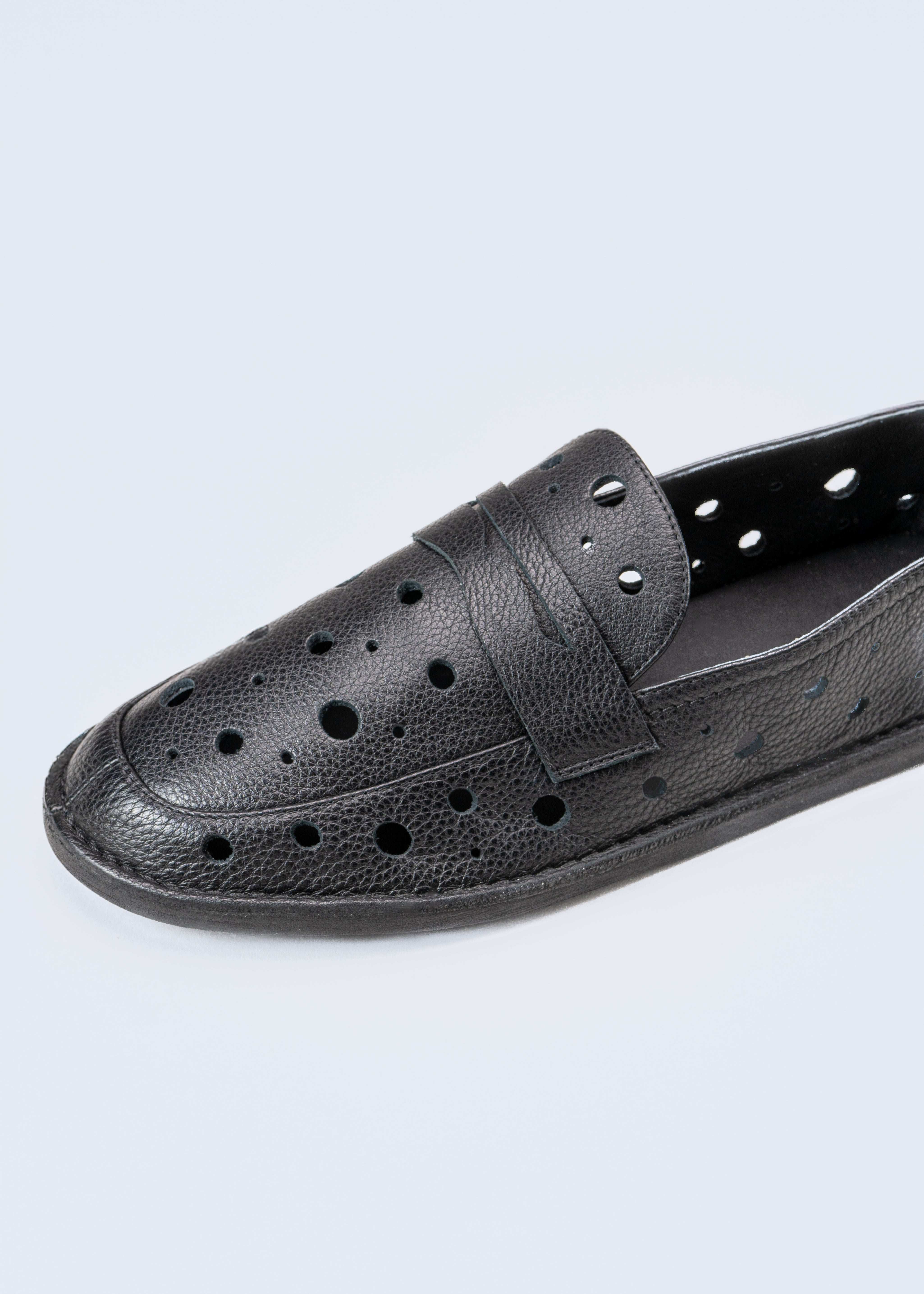REBECCA - BLACK PERFORATES LOAFERS