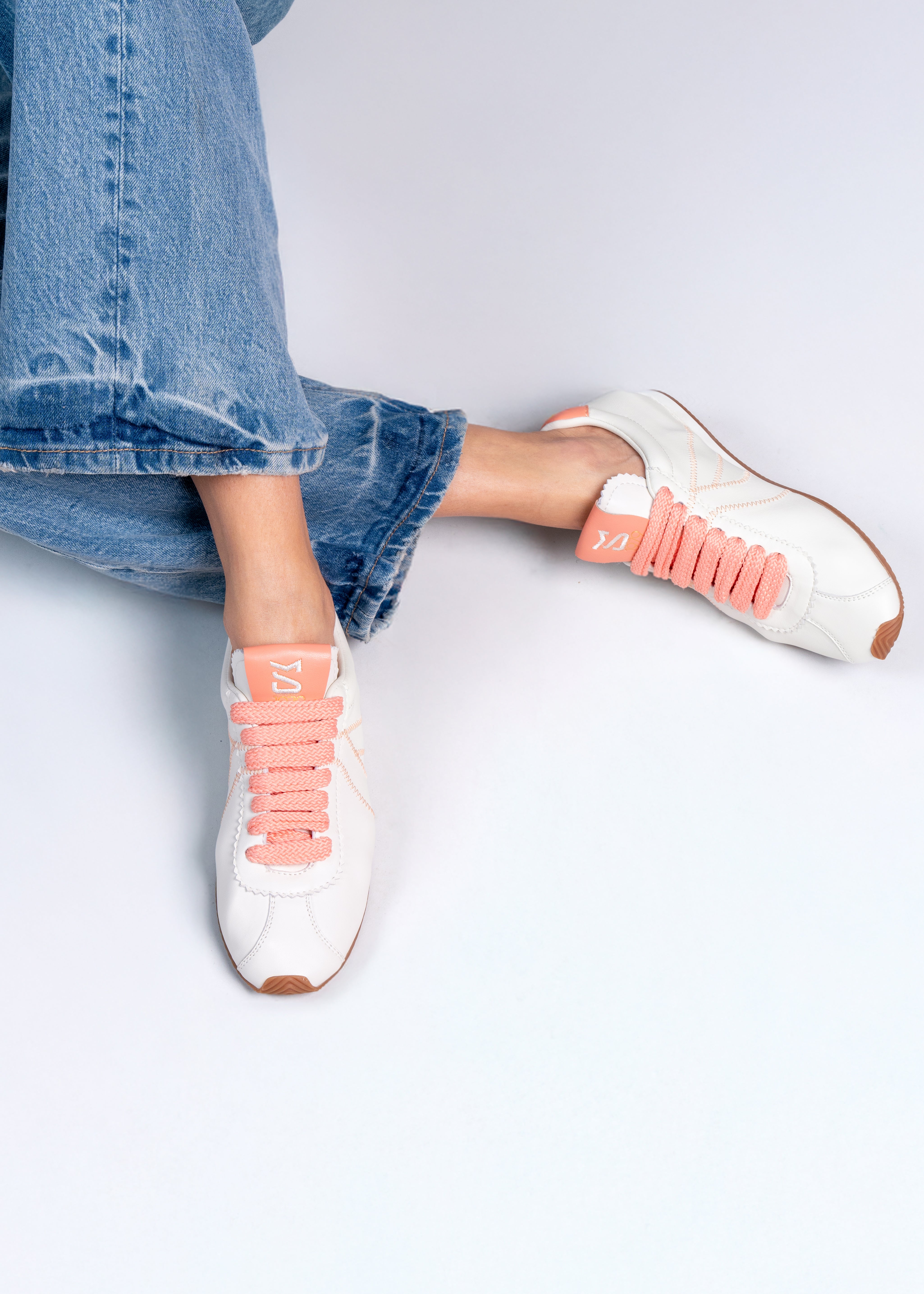 RIANNA - SNEAKER BIANCO LATTE CON CONTRASTI CORALLO