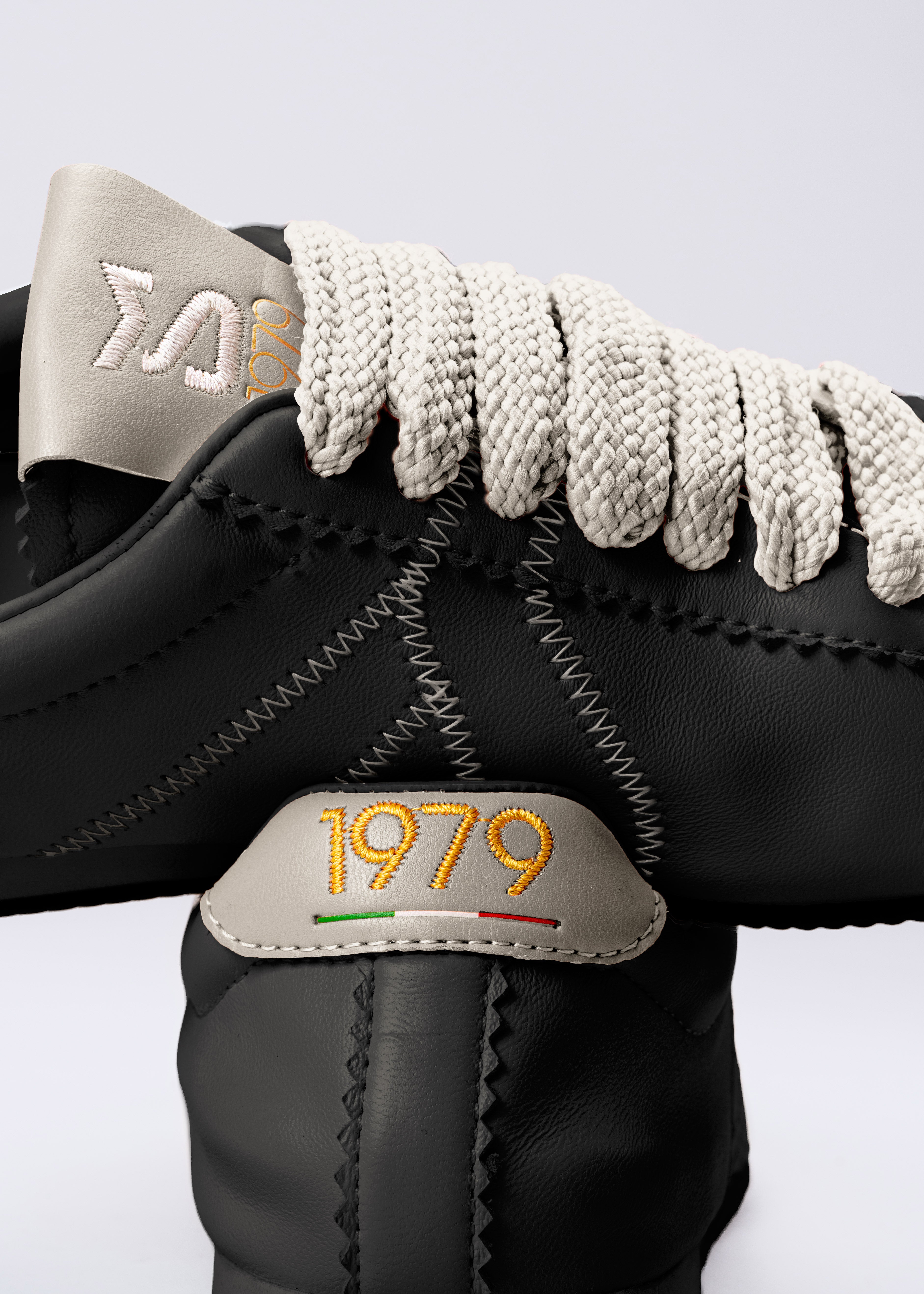 RIANNA - SNEAKER IN NAPPA NERA CON CONTRASTI