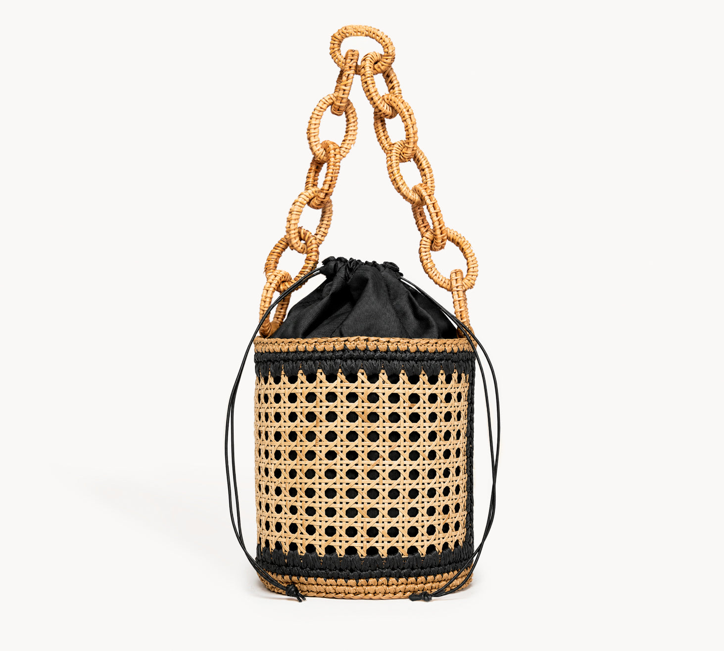 Massimo-Santini-SS-2026-secchiello-rattan-nero-frontale.jpg