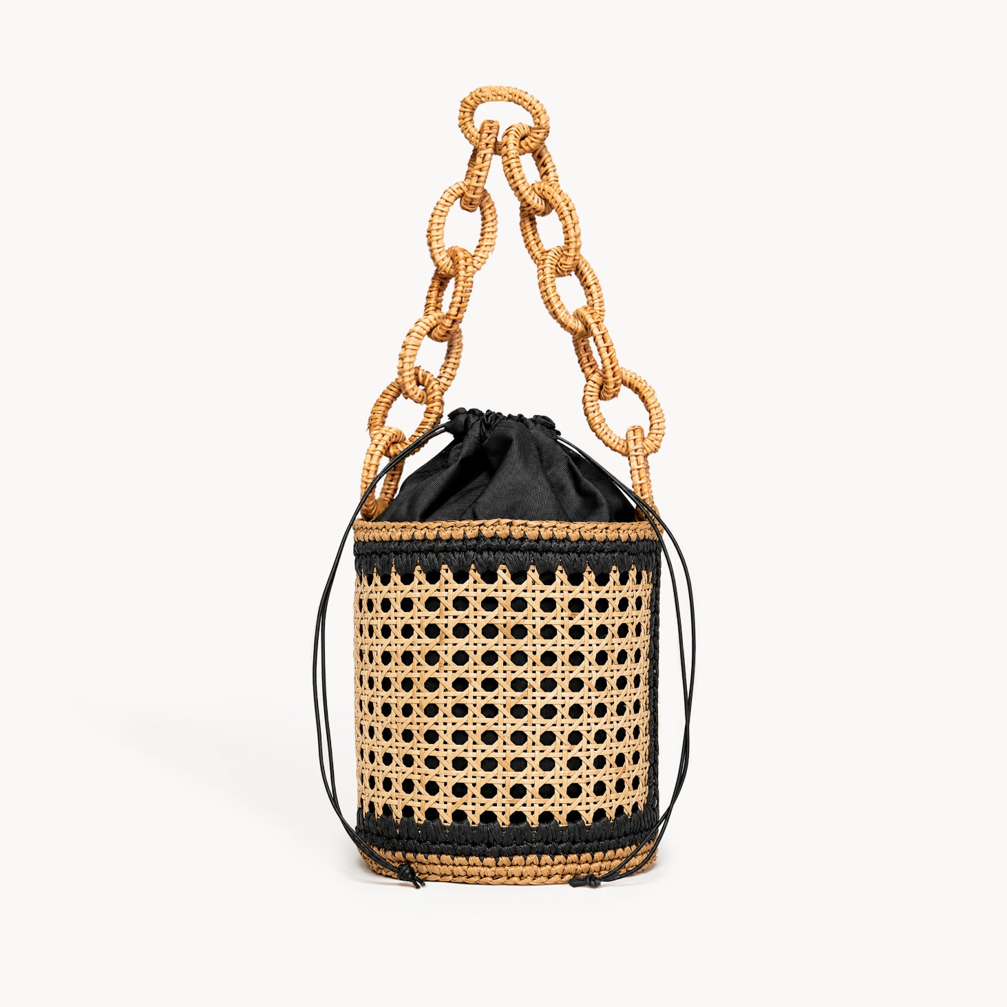 Massimo-Santini-SS-2026-secchiello-rattan-nero-frontale.jpg