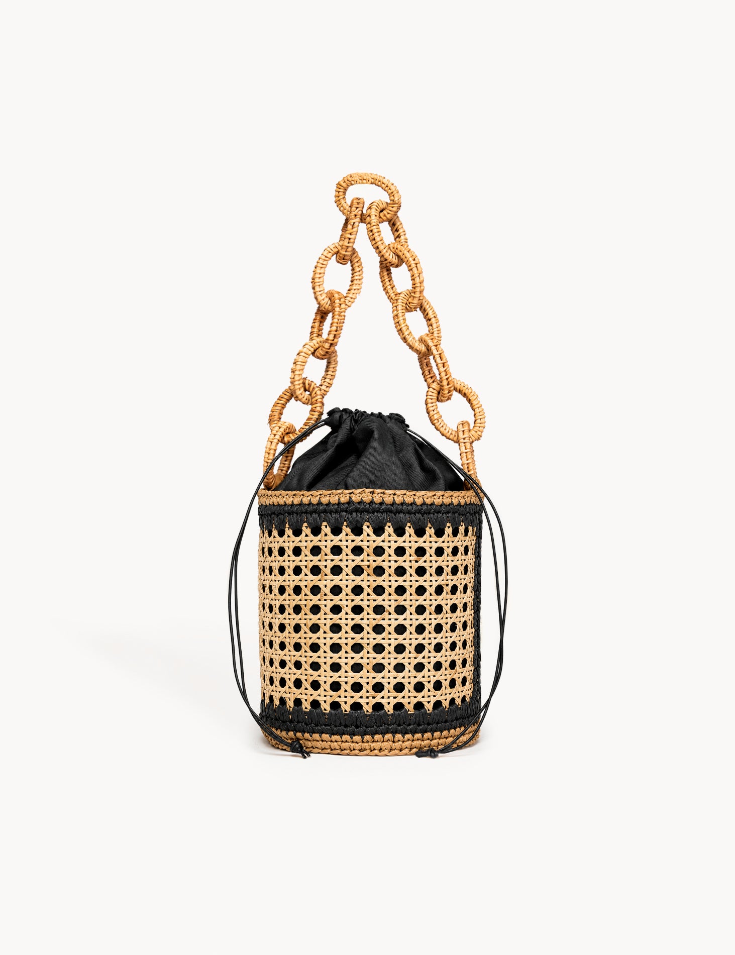 Massimo-Santini-SS-2026-secchiello-rattan-nero-frontale.jpg
