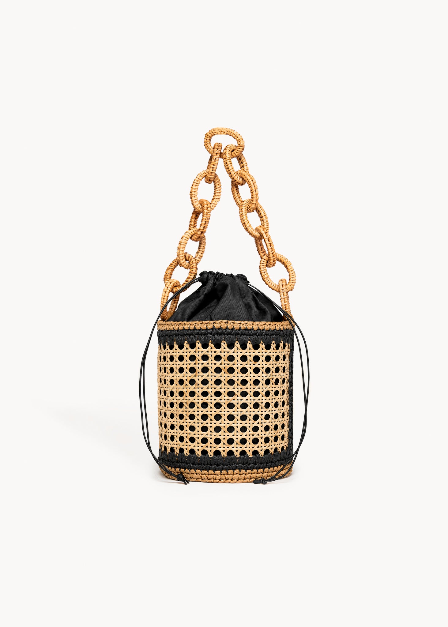 Massimo-Santini-SS-2026-secchiello-rattan-nero-frontale.jpg